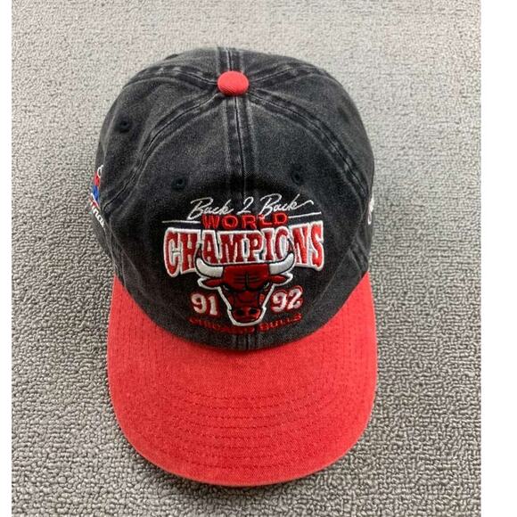 Mitchell & Ness HWC CHICAGO BULLS Back to Back World Champions Buckle Strap Cap - Picture 1 of 8